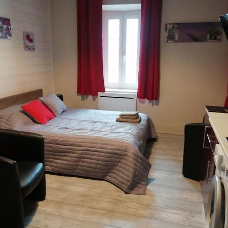 Joli Studio Dans Un Ancien Hotel Du XIX Siecle - Proche Toutes Commodites - Thermes Et Parc ヴィッテル エクステリア 写真