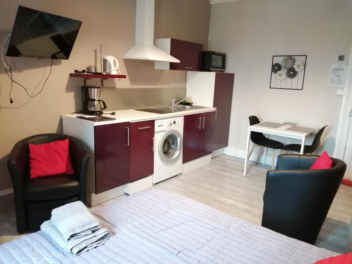 Joli Studio Dans Un Ancien Hotel Du XIX Siecle - Proche Toutes Commodites - Thermes Et Parc ヴィッテル エクステリア 写真